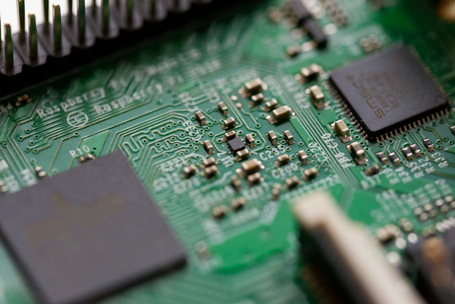 Detalj elektroničkog sklopa pod kontrolom strojnog vida
